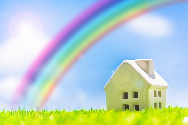 虹と家